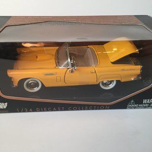 Motor Max 1956 FORD Thunderbird Convertible 1:24 Die-Cast Collection Replica Car